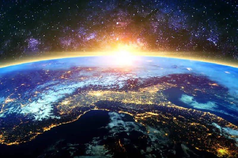 چرا با وجود جیمز وب هنوز تلسکوپ هابل استفاده می شود