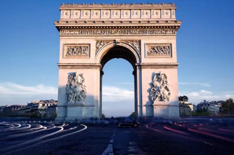 تبدیل شدن طاق پیروزی ناپلئون به نماد پاریس