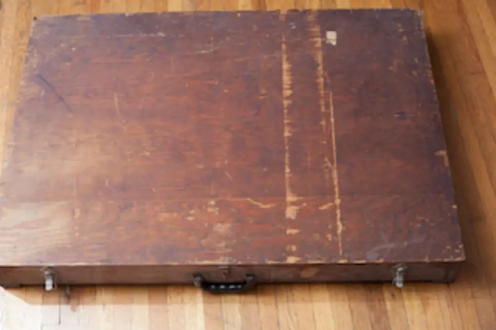 راز جعبه ی قدیمی که حاوی نوشته های مرموز است چه بود